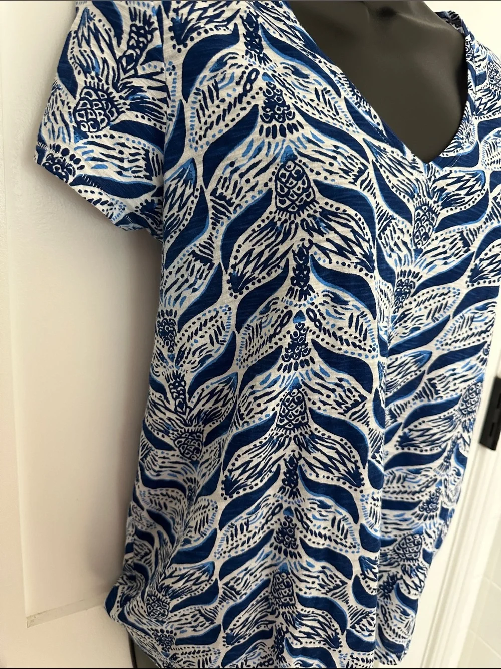 Lilly Pulitzer Etta Mermaid’s Tail Blue and White V-Neck Short Sleeve Tee - Picture 5 of 7